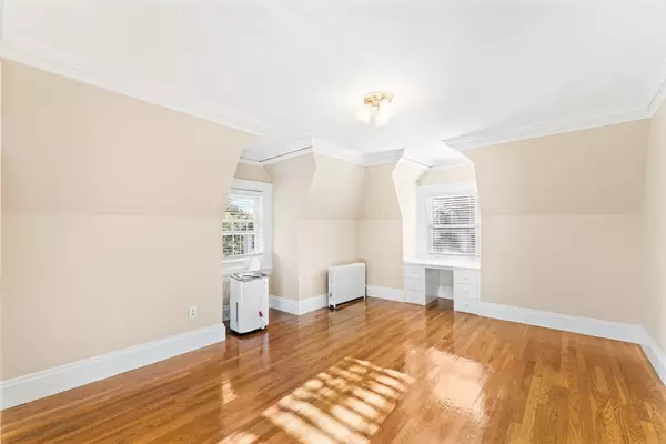 Providence, RI 02906,131 Irving Ave #3