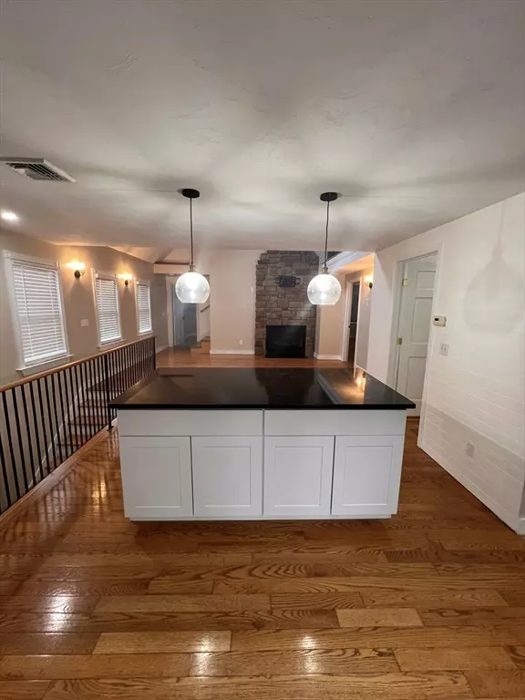 Middleboro, MA 02346,584 Wareham St