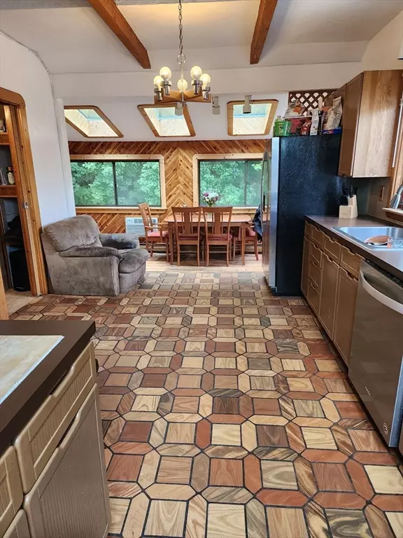 Worcester, MA 01604,586 Franklin St #2