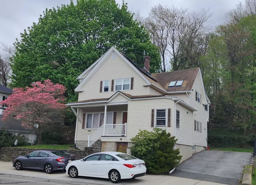 586 Franklin St #2, Worcester, MA 01604