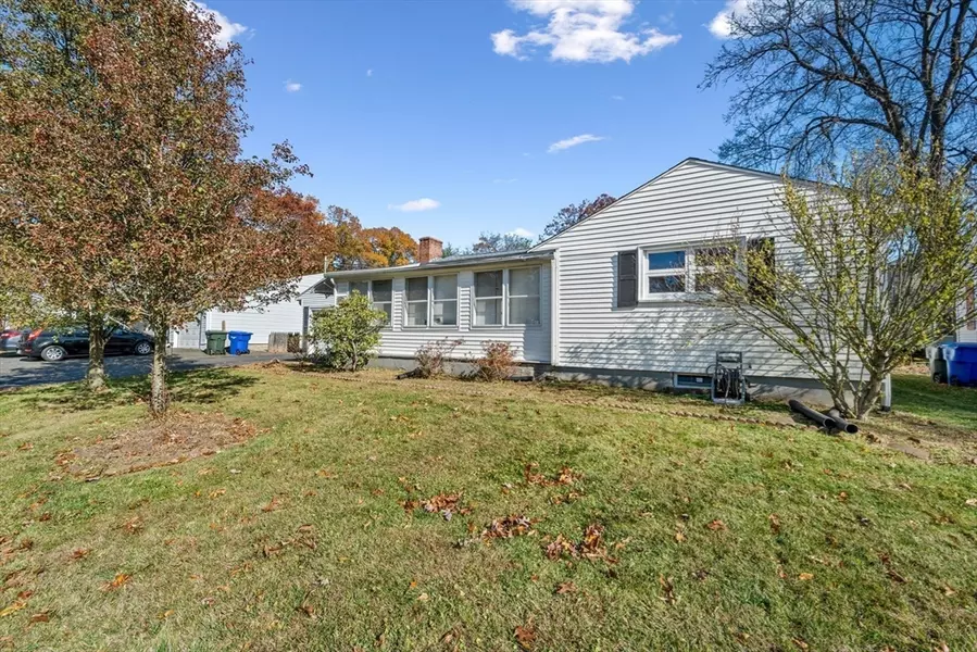 261 W Allen Ridge Rd, Springfield, MA 01118