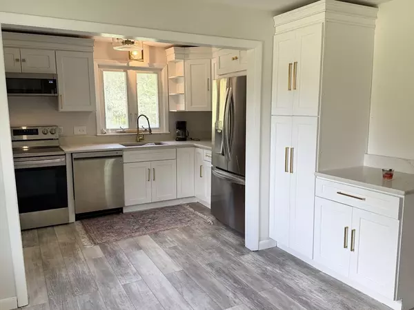 Brimfield, MA 01010,203 Wales Rd #A