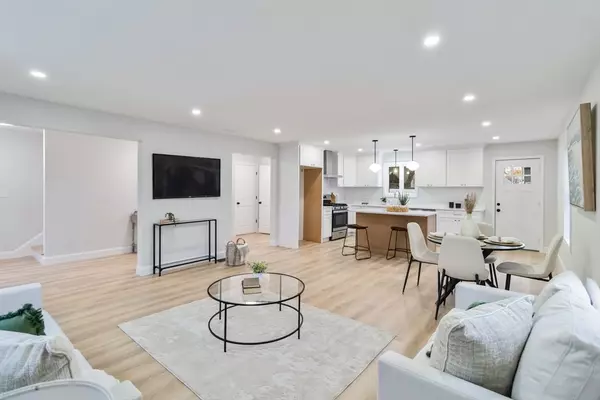 Haverhill, MA 01830,11 York St #11