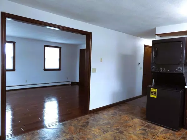 Attleboro, MA 02703,28 Greenwich St. ##2