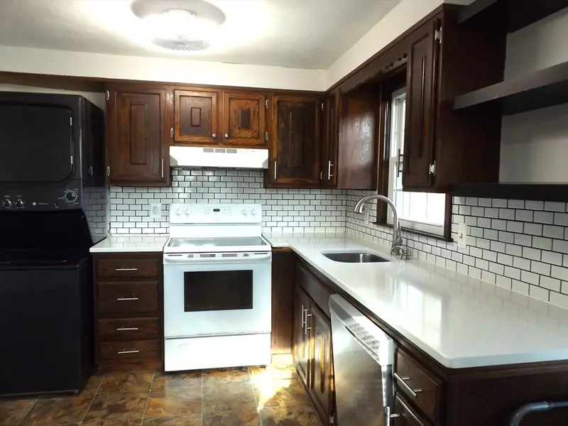 28 Greenwich St. ##2, Attleboro, MA 02703