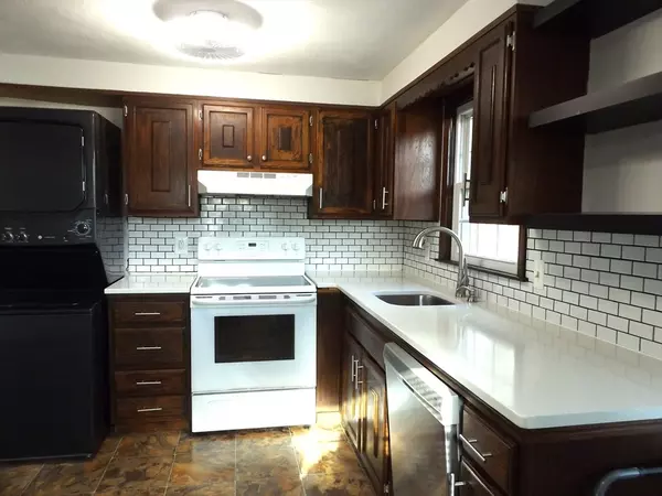 28 Greenwich St. ##2, Attleboro, MA 02703