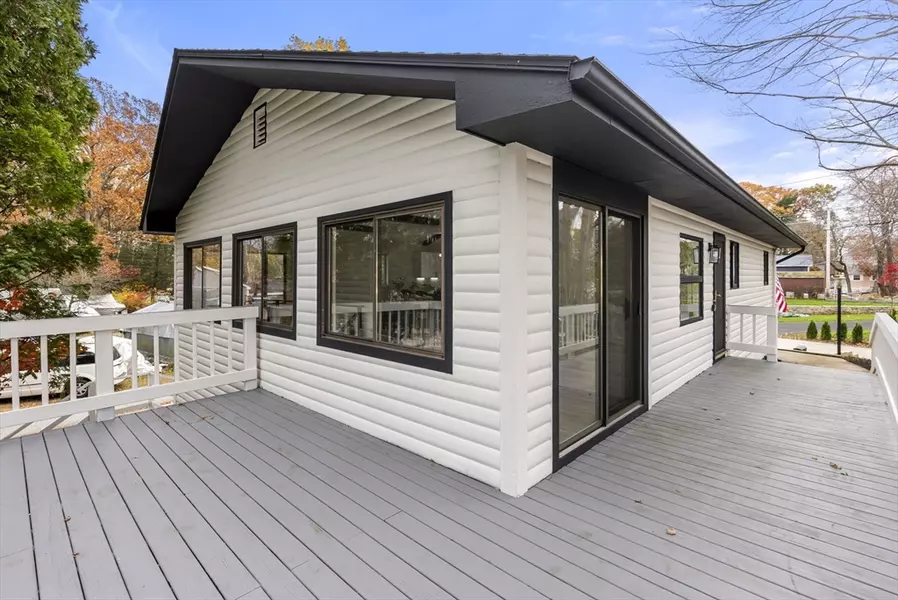 6 Henry Rd, Webster, MA 01570