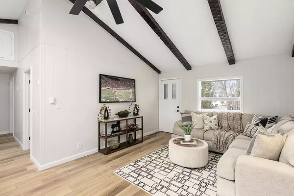 Webster, MA 01570,6 Henry Rd