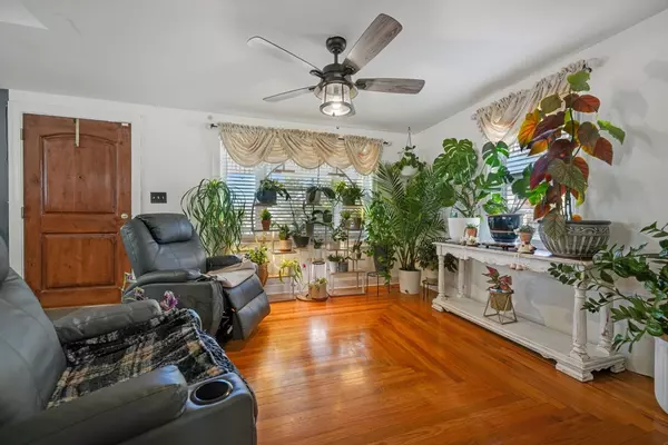 Fall River, MA 02723,235 Chaveson St