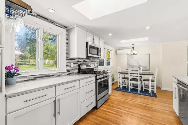 Marshfield, MA 02050,28 Riverside Cir