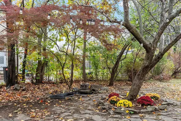 Lowell, MA 01851,17 Edson St