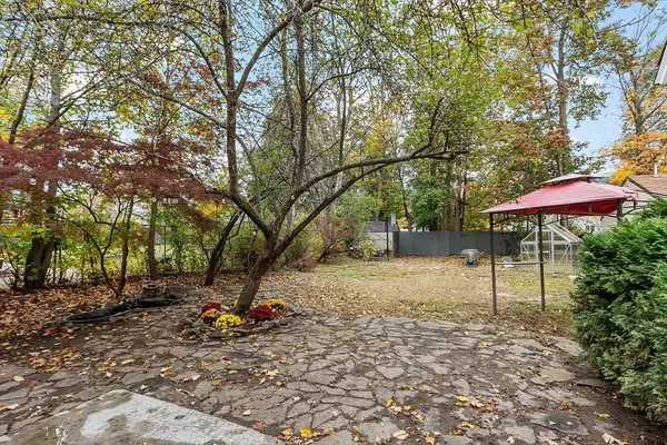 Lowell, MA 01851,17 Edson St