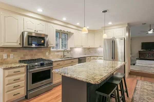 Sutton, MA 01590,5 Wildflower Dr