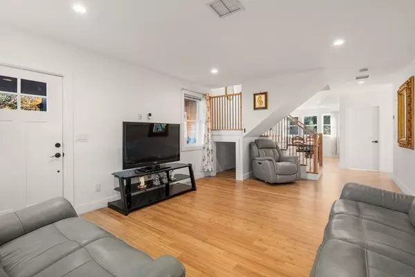 Natick, MA 01760,68 Everett St