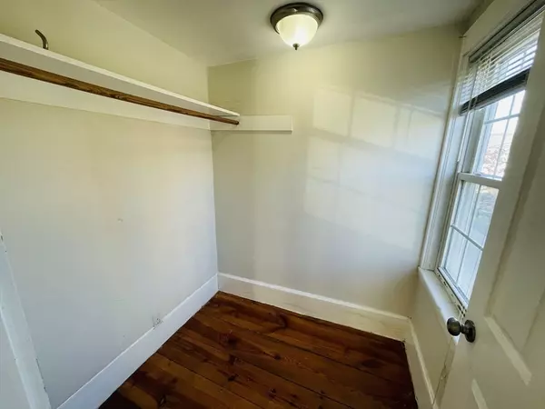 Waltham, MA 02451,144 School St #2L