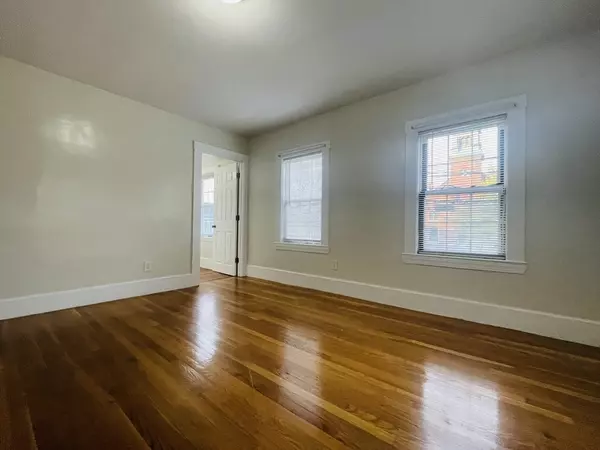 Waltham, MA 02451,144 School St #2L