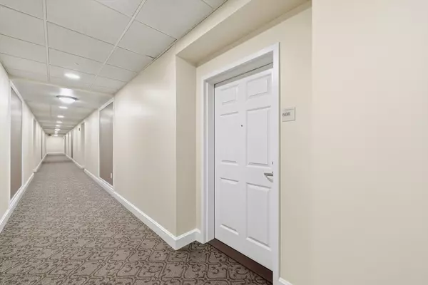 Middleton, MA 01949,38 Village Rd #608