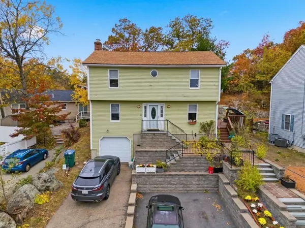 22 Juniper St, Lowell, MA 01852