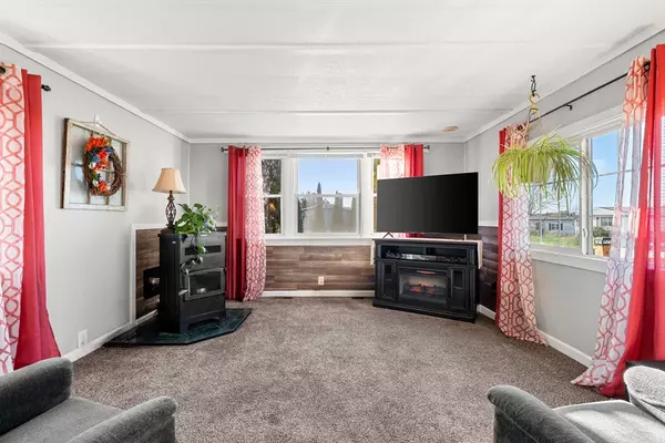 Raynham, MA 02767,49 Louie Lane