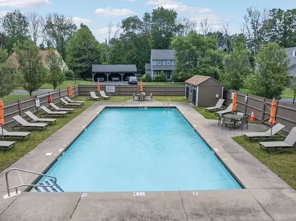 Stoughton, MA 02072,19 Camelot Ct #19