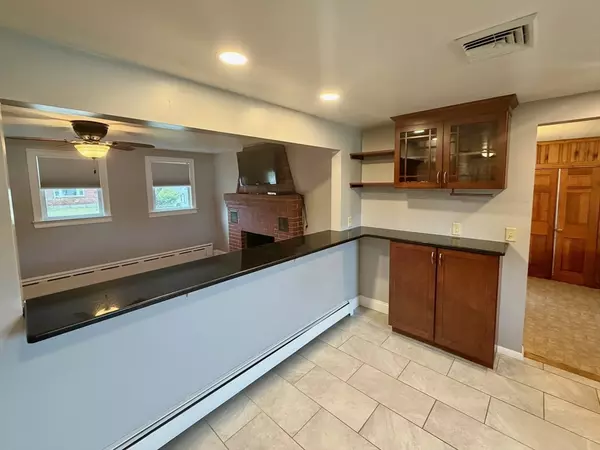 Clinton, MA 01510,6 Vineyard Ave