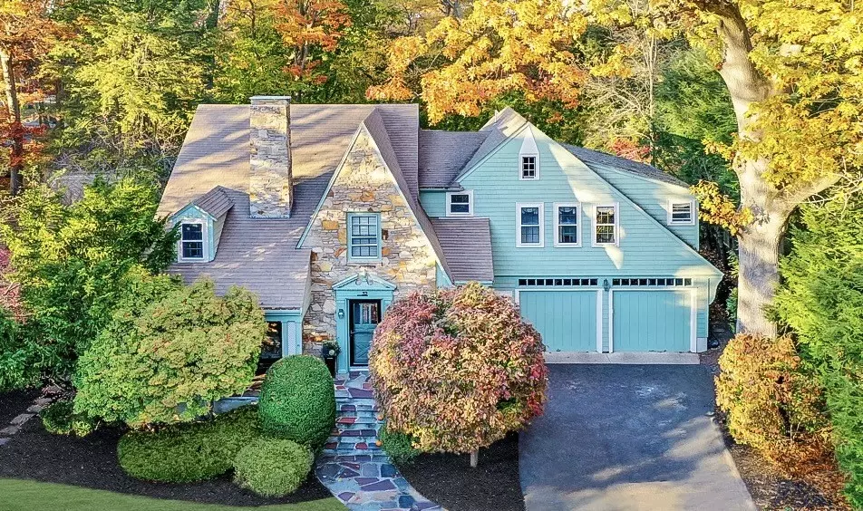 Milton, MA 02186,32 Columbine Rd