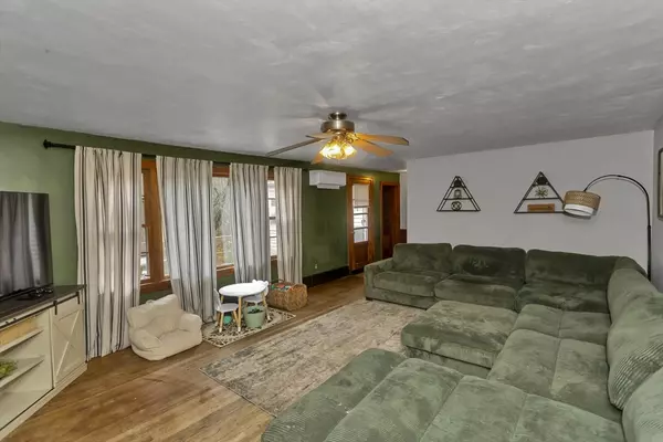 Southwick, MA 01077,17 Bonnie View Rd