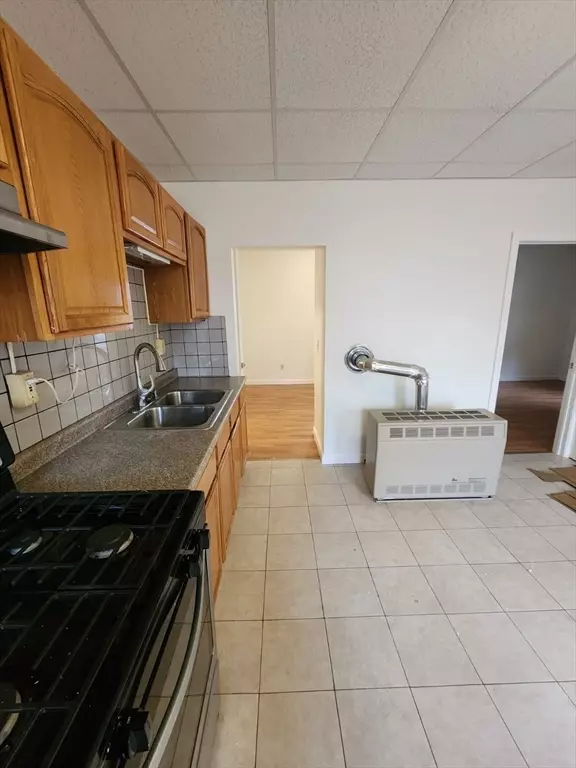 Fall River, MA 02720,74 Fulton St #1W