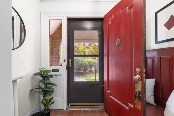 Newton, MA 02459,5 Merrill Rd