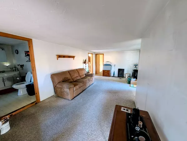 Charlton, MA 01507,7 Little Muggett Rd