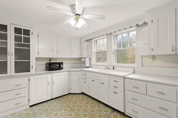 Wareham, MA 02571,10 Oak St