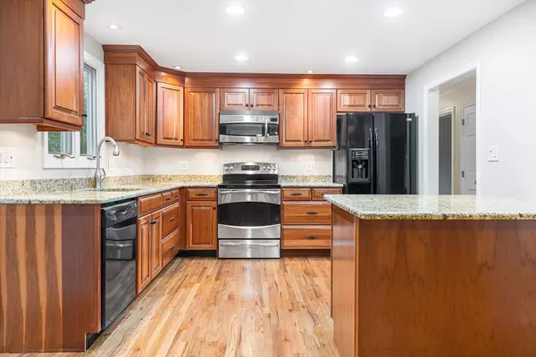 Andover, MA 01810,33 Dascomb Rd