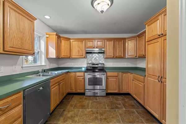 Acushnet, MA 02743,11 Martel St