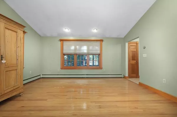 Newton, MA 02468,10 Lorraine Cir