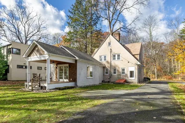 Northampton, MA 01060,61 Woodlawn Ave