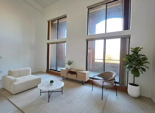 Taunton, MA 02718,96 Old Colony Ave #318