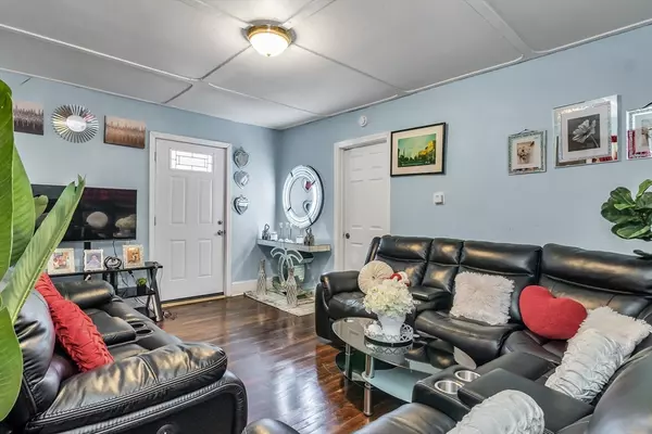 Springfield, MA 01108,127-129 Ranney St