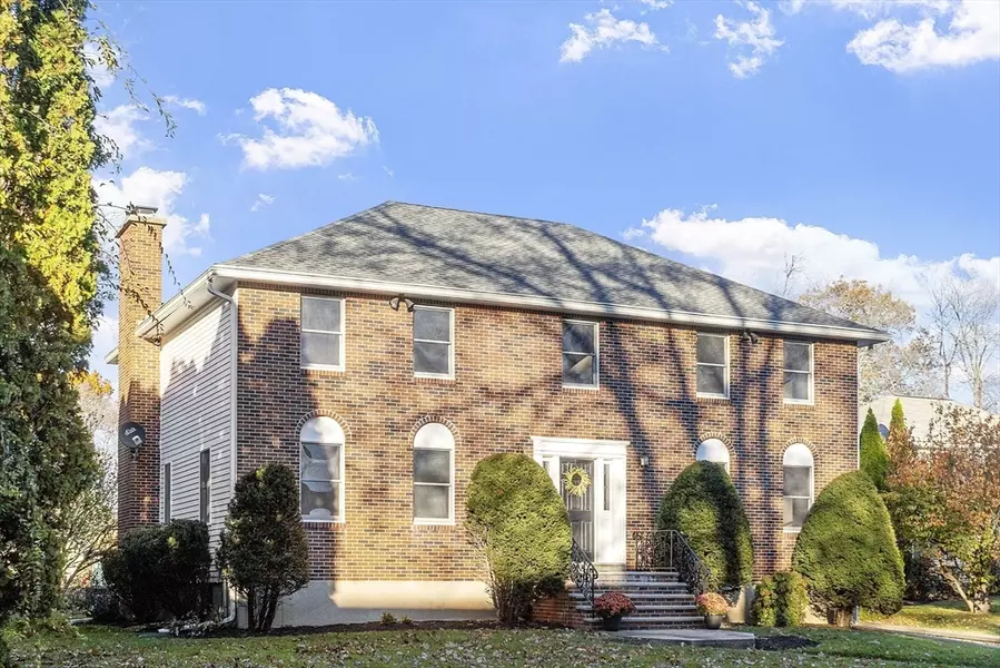 4 Alderbrook, Methuen, MA 01844