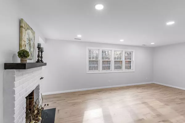 Ludlow, MA 01056,143 James St