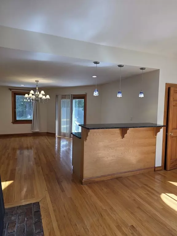 Wayland, MA 01778,9 Gennaro Cir