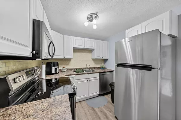 New Bedford, MA 02745,1261 Church St #54