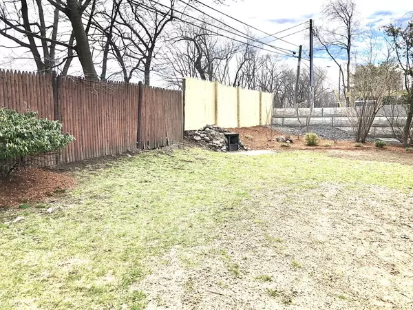 Peabody, MA 01960,278 Newbury St #2