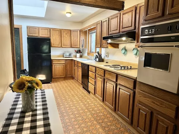 Huntington, MA 01050,208 Worthington Rd