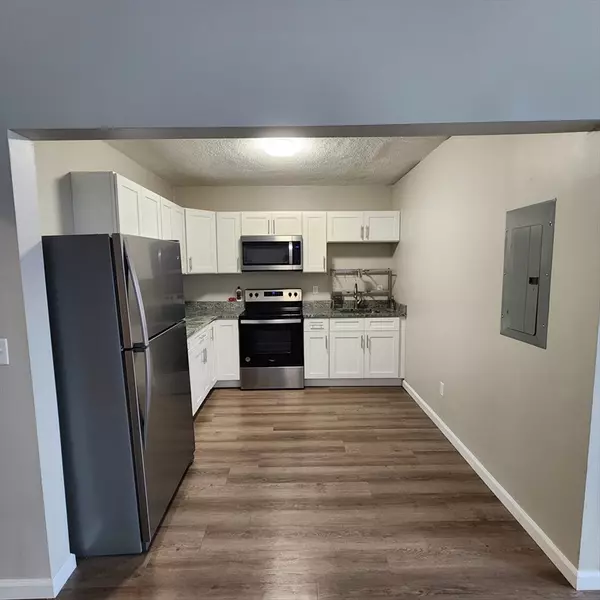 92.5 Maple St #4, Northampton, MA 01062