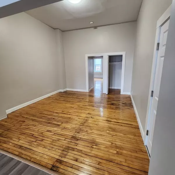 Northampton, MA 01062,92.5 Maple St #4