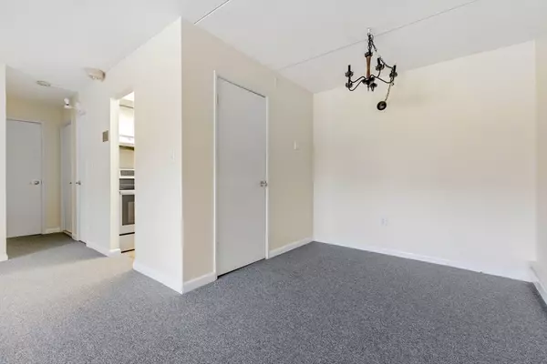 Stoughton, MA 02072,28 Faxon St #4