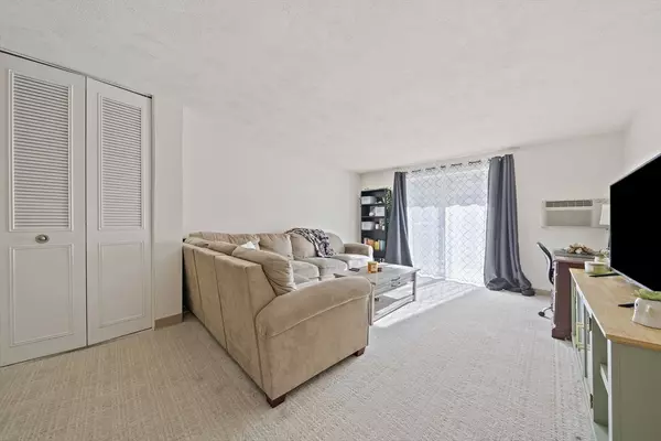 Weymouth, MA 02190,55 Greentree #19