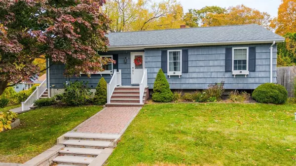 33 William St, Westport, MA 02790