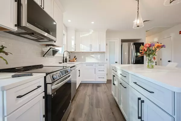 Seekonk, MA 02771,31 King Philip Rd.