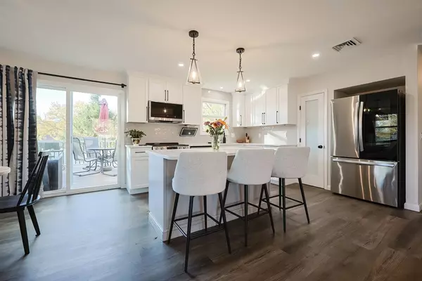 Seekonk, MA 02771,31 King Philip Rd.